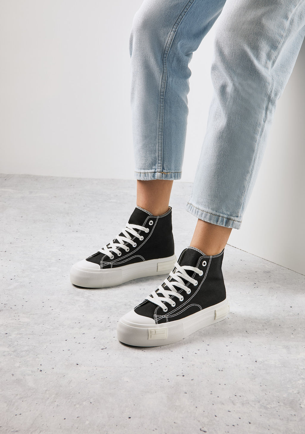 One Way High Classic Black