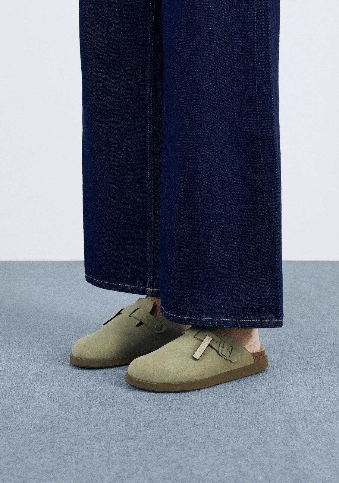 Vibe Clog Buckle Khaki