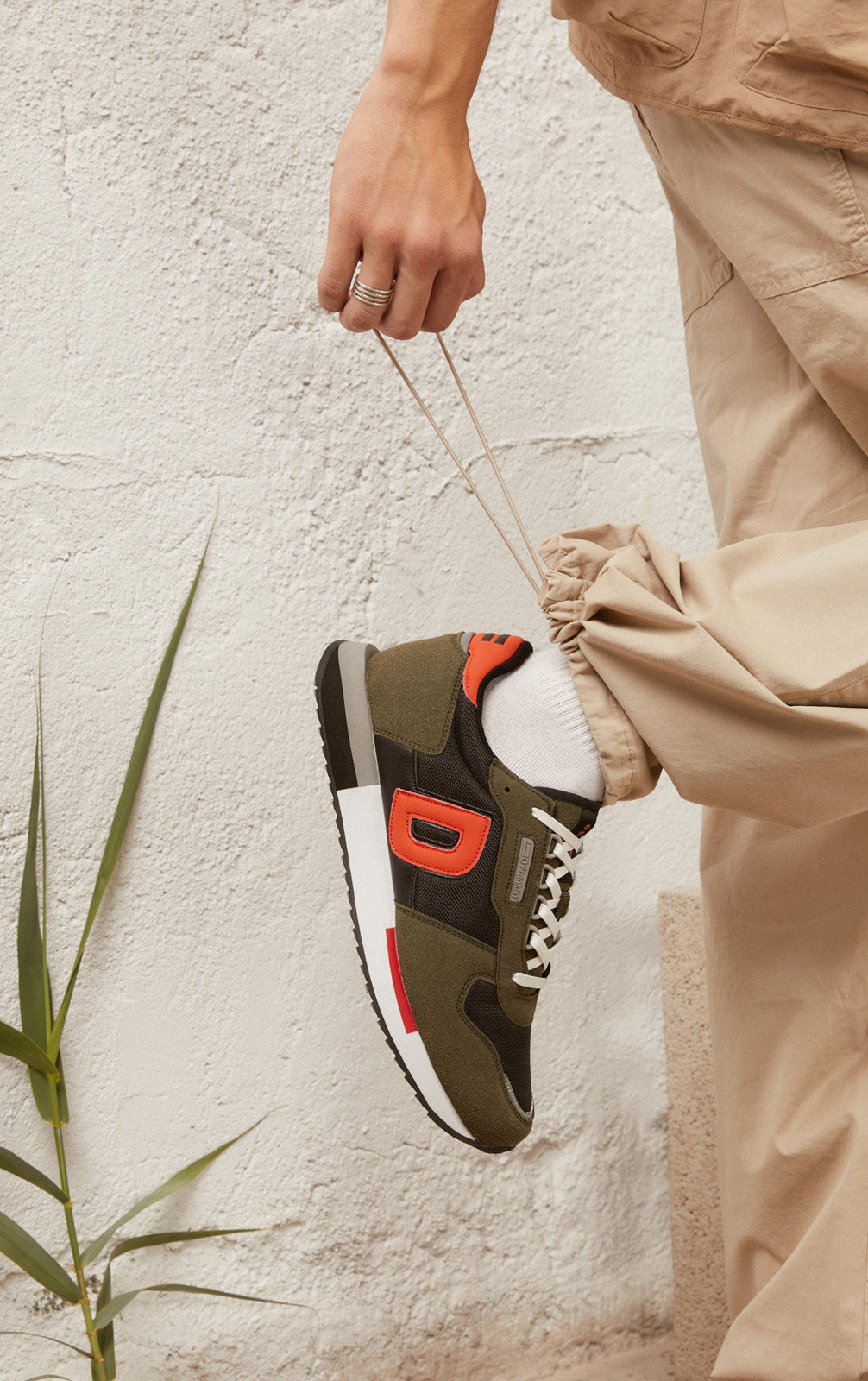 535 Kaki / Red
