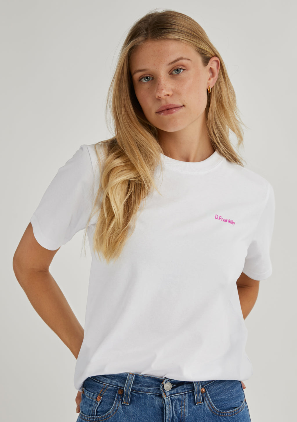 Social Club T-Shirt White / Fuxia