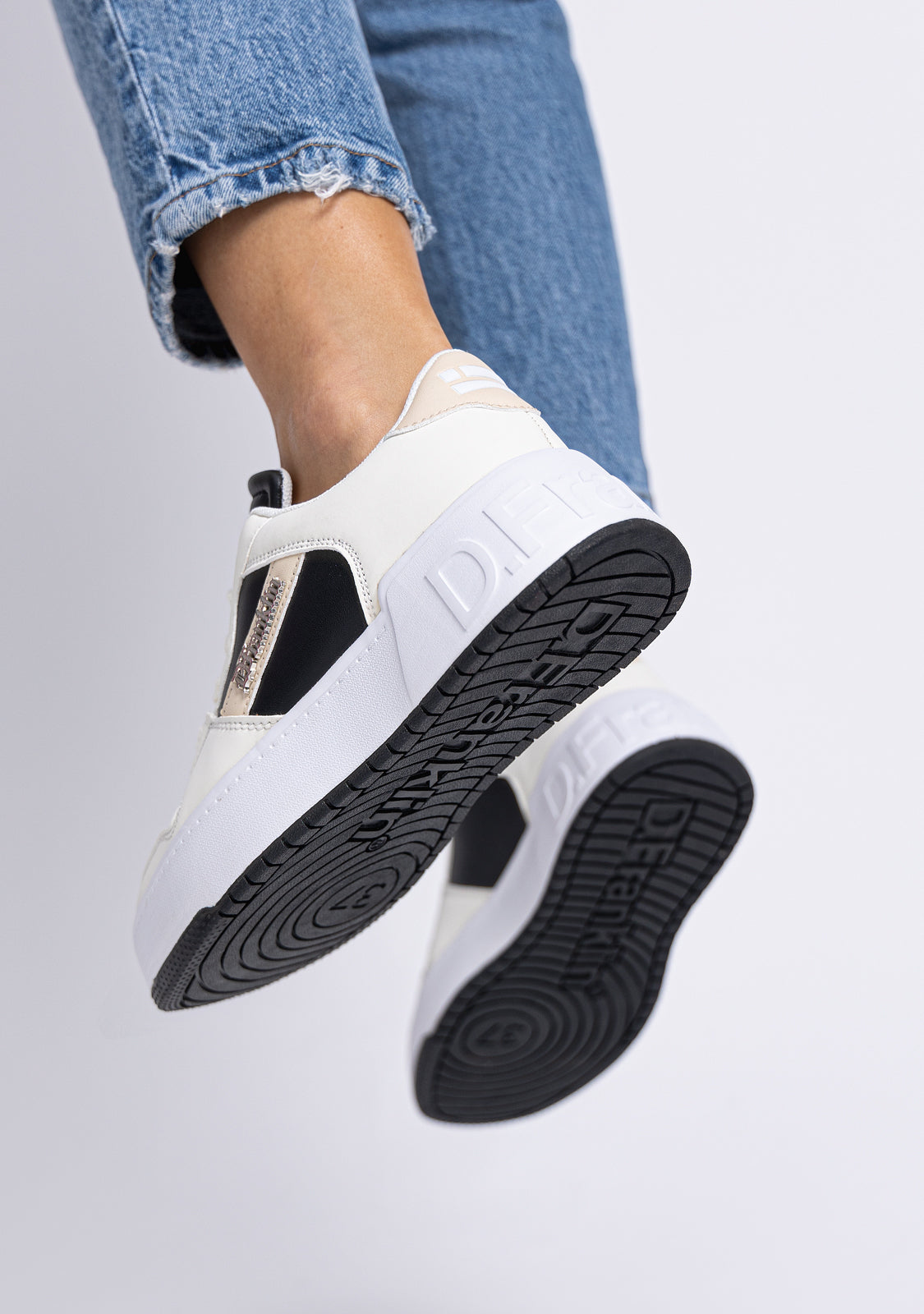 Low Court Beige / Black