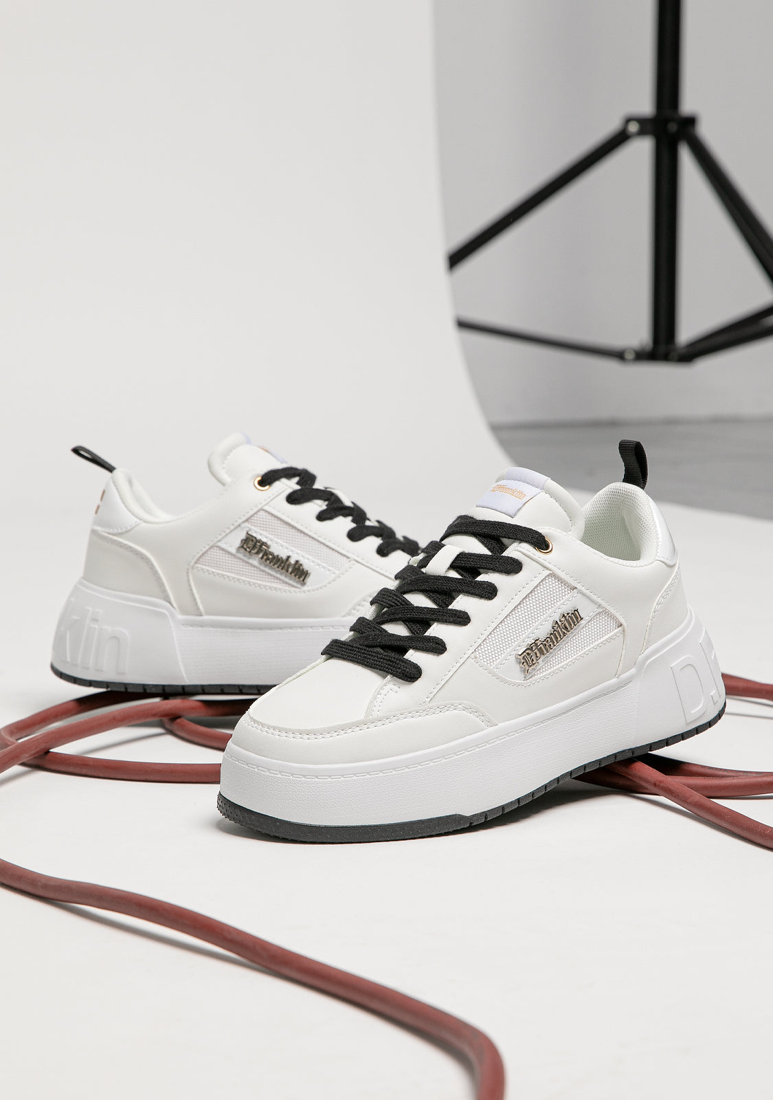 Low Court Pure White / Black