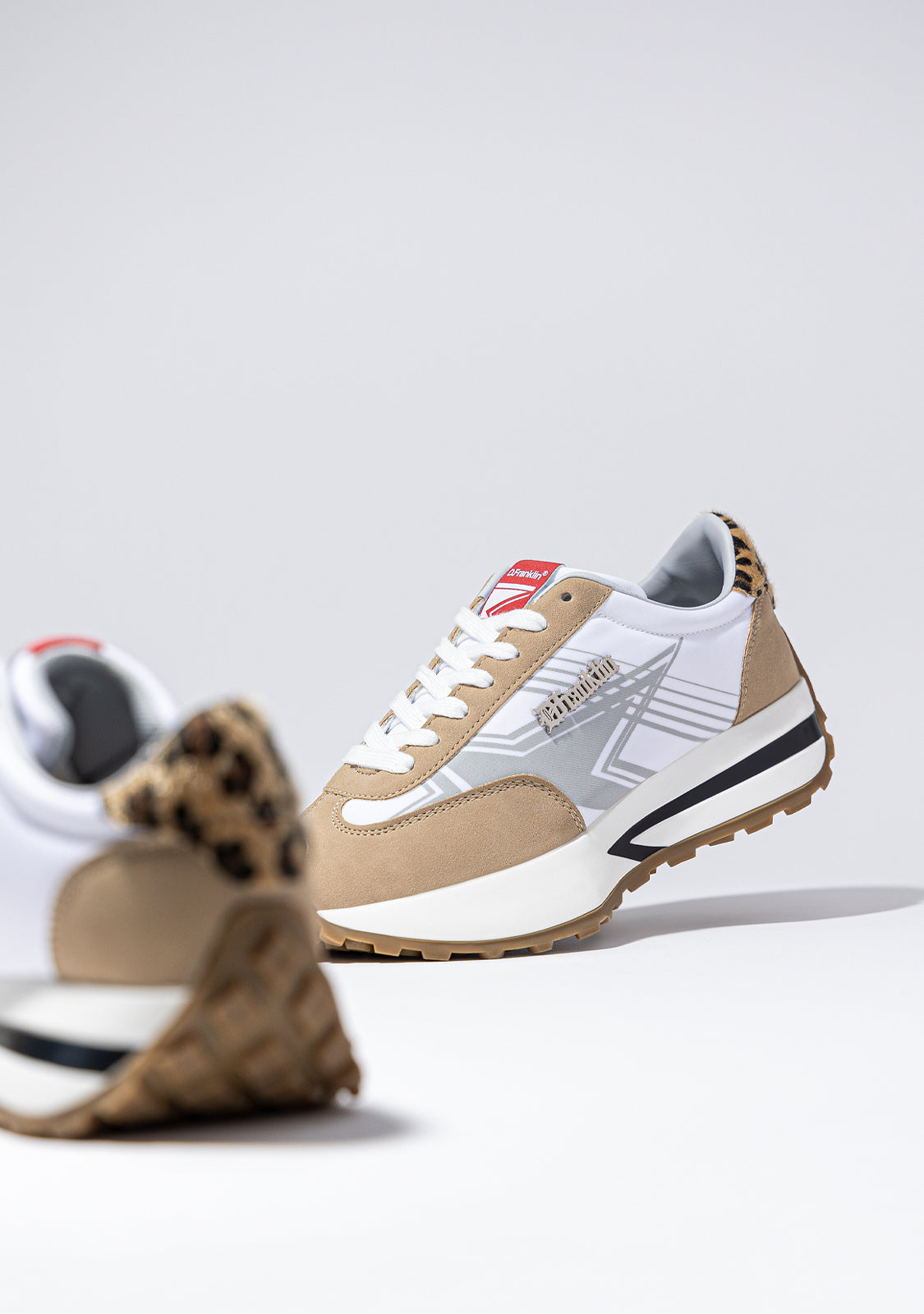 Meteoro White / Leo